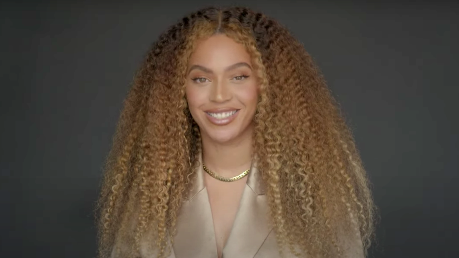 Beyoncé faz discurso inspirador durante formatura online: "foque no seu sucesso"