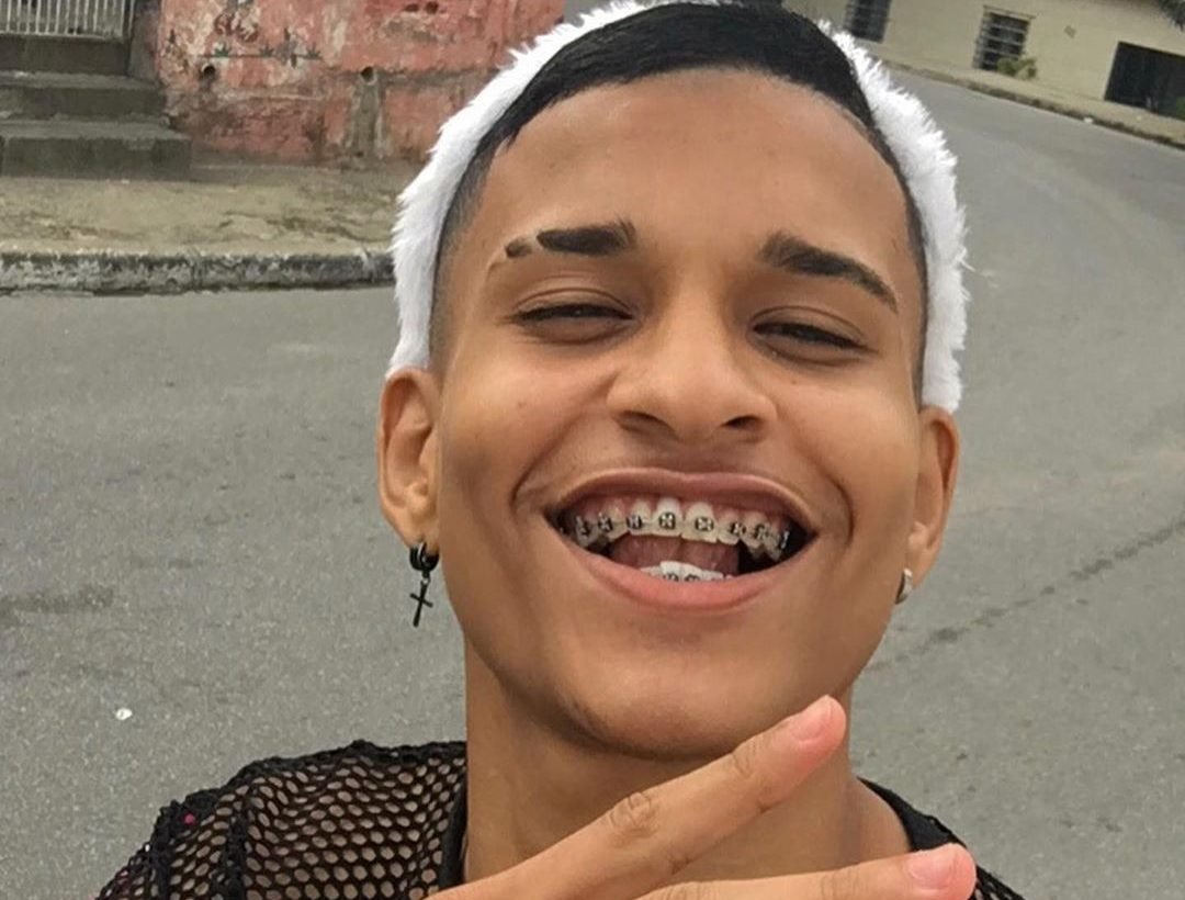 Anderson Neiff aparece sem roupa na internet e anima seguidores