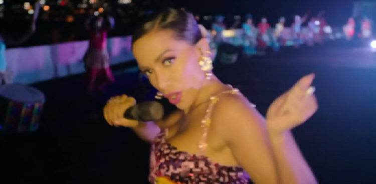 #MTVMiaw: Gravada em Salvador, Anitta sensualiza muito em nova performance de "Me Gusta"