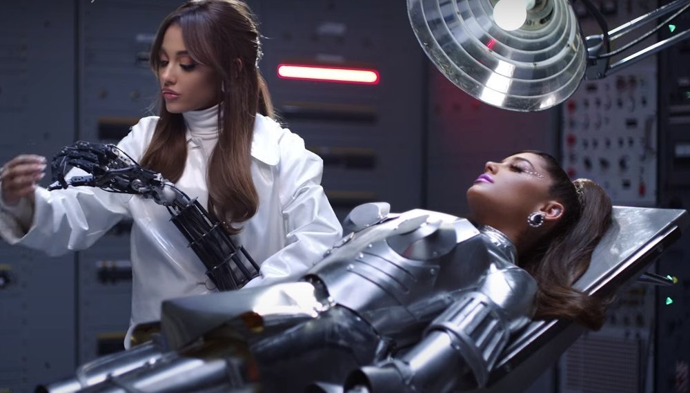 Ariana Grande lança clipe para a faixa "34+35"