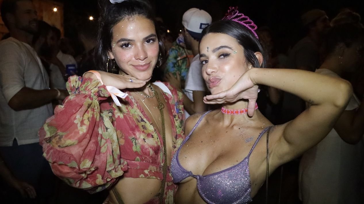 Bruna Marquezine e Manu Gavassi estarão juntas na série "Condom Ladies"