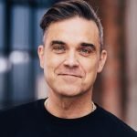 Robbie Williams revela insegurança com queda de cabelo: "Sou uma estrela pop" 48 Robbie Williams revela insegurança com queda de cabelo: "Sou uma estrela pop"