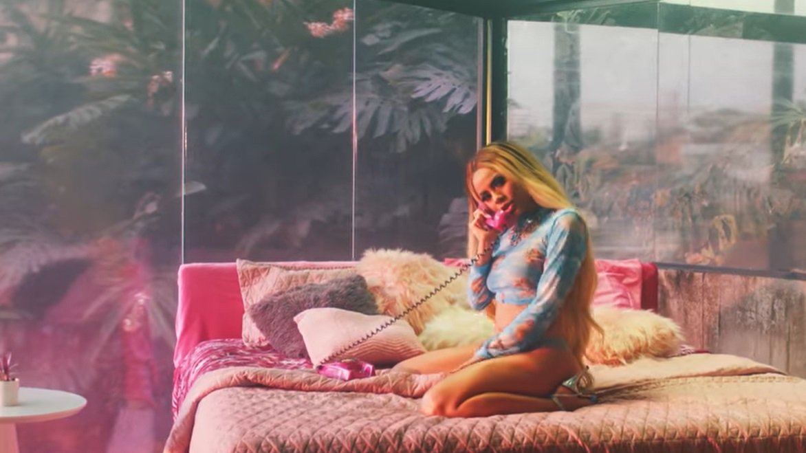 Lexa lança clipe de "Quase lá", em parceria com Sorriso Maroto
