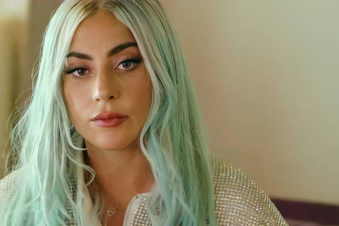 Lady Gaga revela que membro de sua família esteve hospitalizado por 2 meses