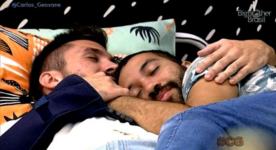 arthur canta para gil