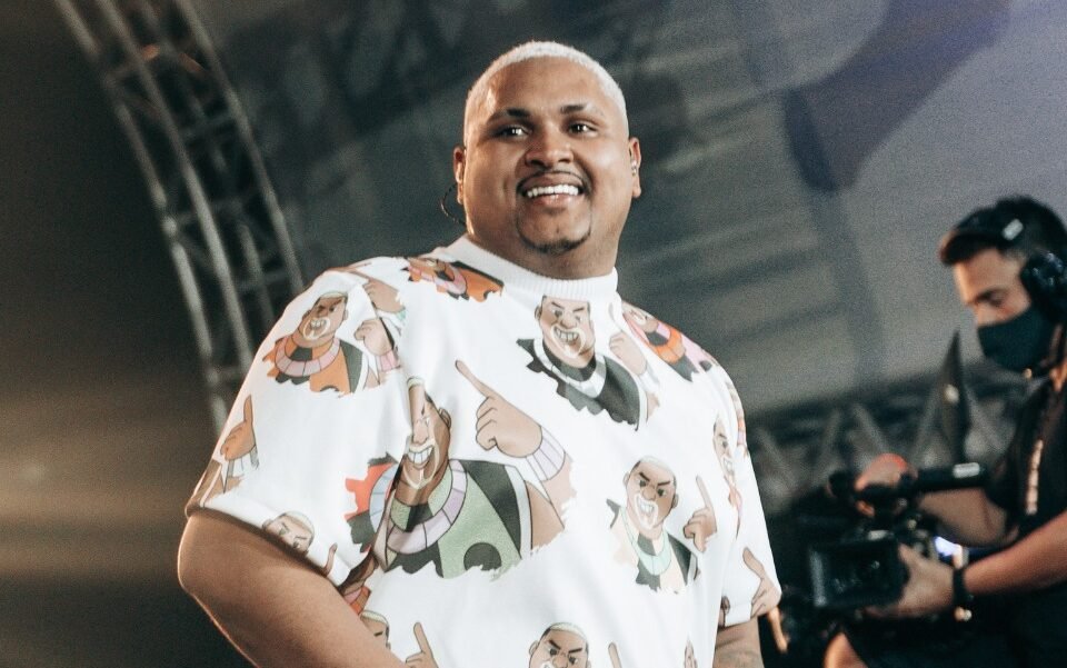 Kevin O Chris comemora 100 milhões de views e mais de 60 milhões de streams em ‘Tipo Gin’
