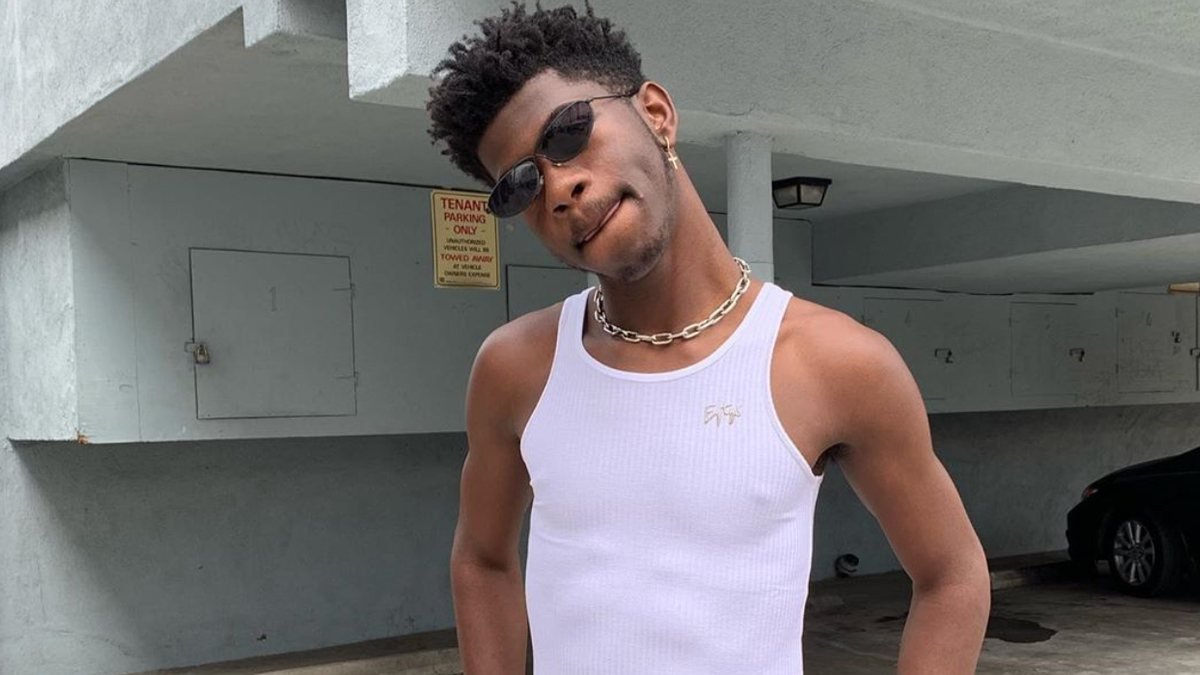 Lil Nas X deixa prisão em LA após pagar fiança milionária