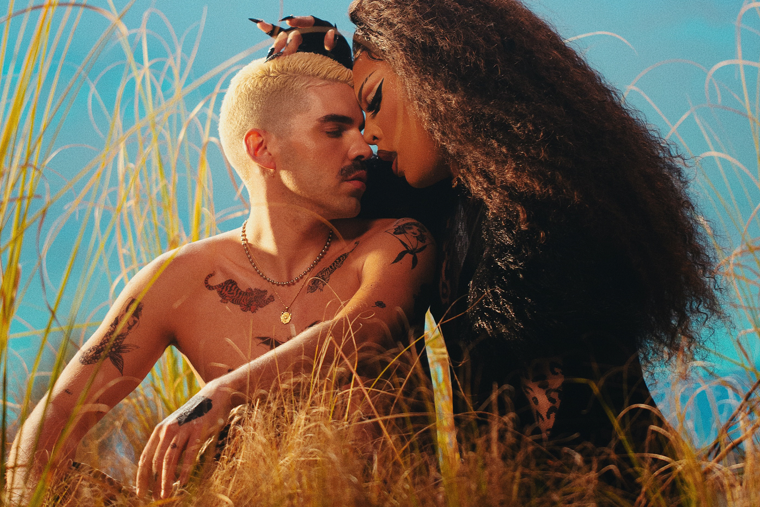 Mateus Carrilho anuncia parceria com Gloria Groove