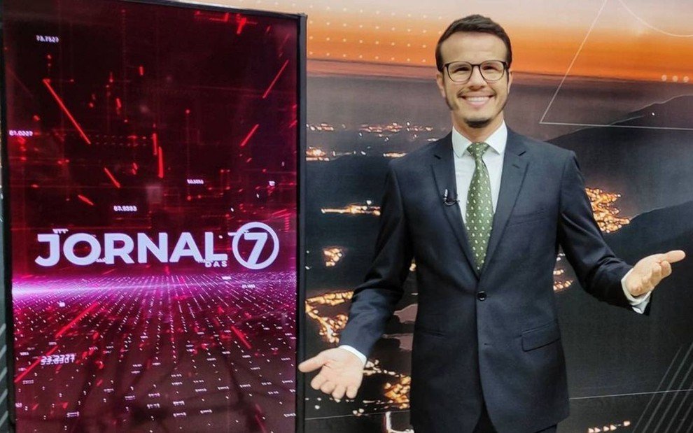 apresentador sbt desmaia ao vivo