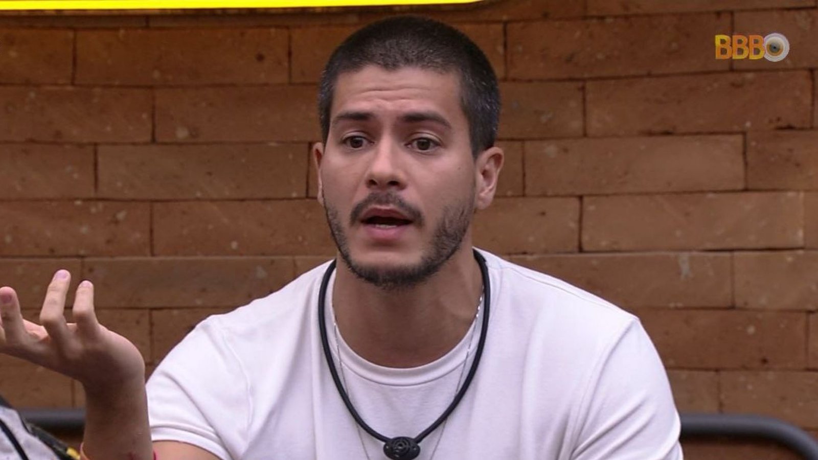 Arthur Aguiar diz que justin bieber é mais conhecido que jesus