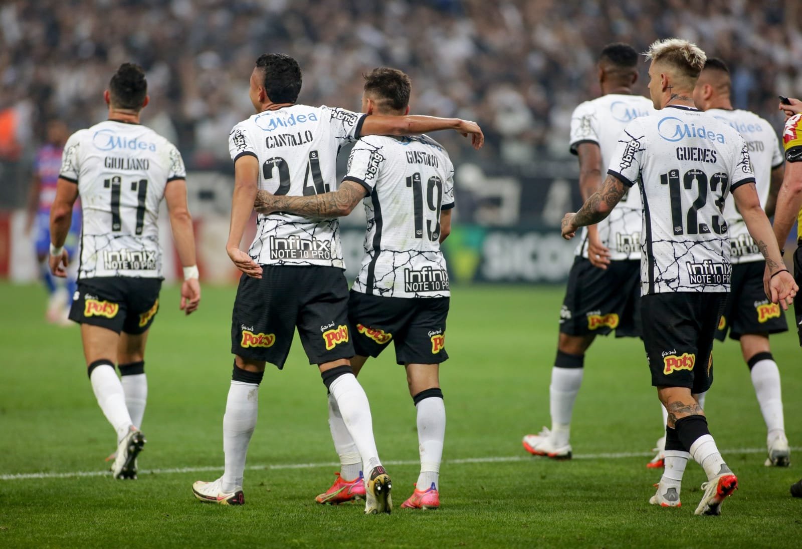 Globo despenca e perde metade do público com “No Limite”; ”SBT foi vice-líder isolado com futebol