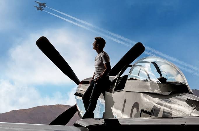 Plantão Cinéfilo: Em Top Gun Maverick, como Tom Cruise reinventa personagem 35 anos após o primeiro filme 