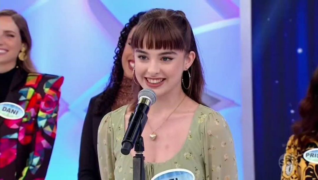 Atriz do SBT diz que foi orientada a não revelar publicamente sua bissexualidade: "Me senti sufocada"