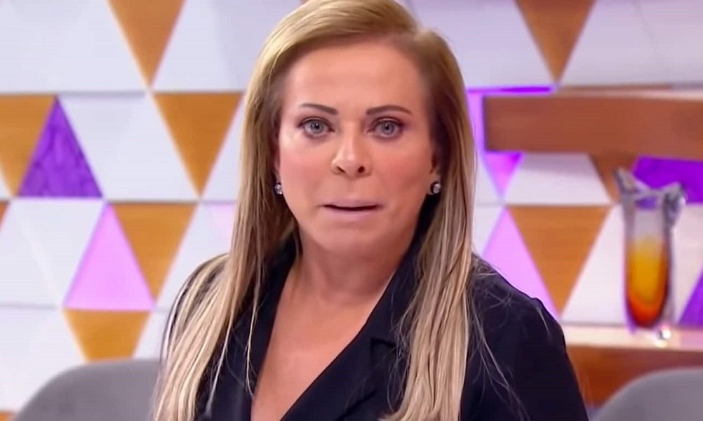 Christina Rocha deixa o SBT pela terceira vez e critica falta de respeito da emissora 21 Christina Rocha antes depois harmonização pop mais