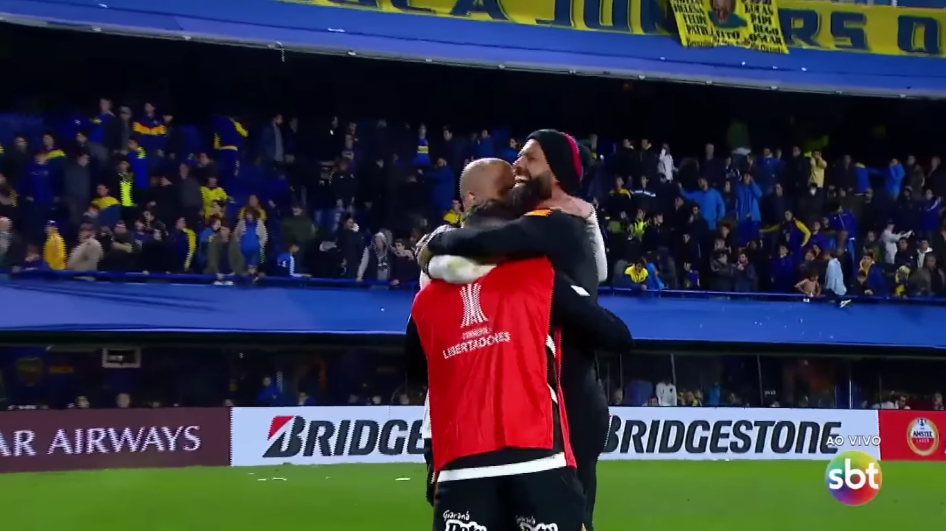 Jogo do Corinthians dispara Ibope do SBT e Ratinho vence Globo com recorde de audiência