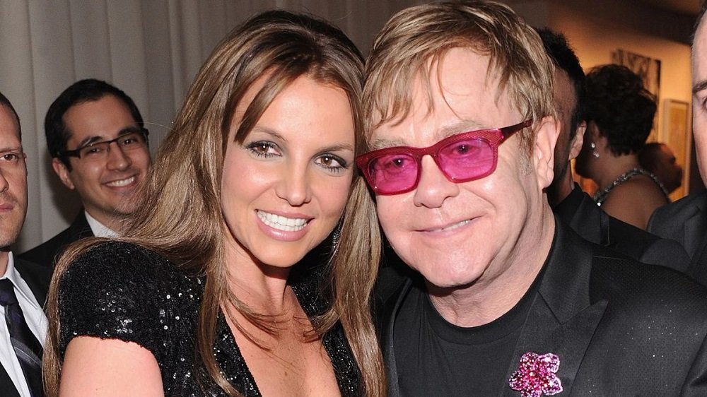 elton john parceria britney spears agosto