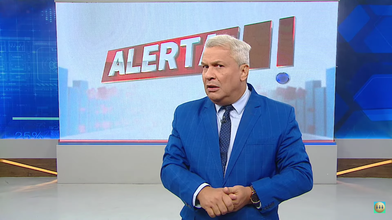 Sindicato denuncia RedeTV por servir comida aos funcionários com larva e barata