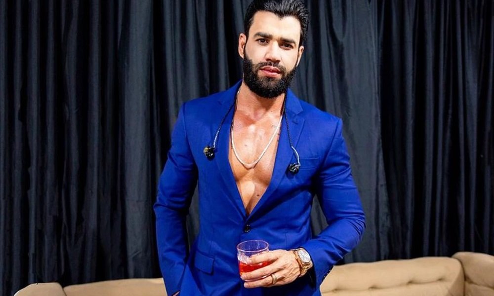 mulher rouba colar gusttavo lima