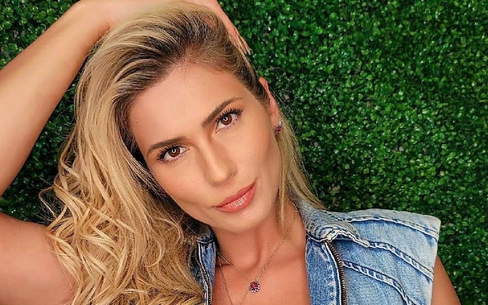 Lívia Andrade reclama de quando era contratada do SBT: "Ganhava salário alto para fazer nada"