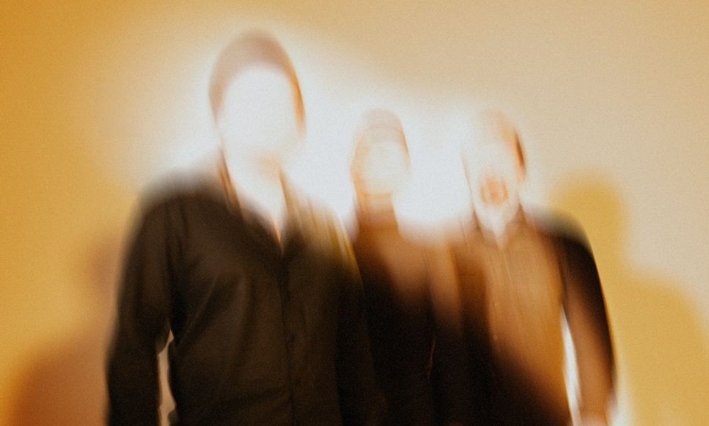 Eu, Trovador une paixão e ousadia em novo single: "Que m****, eu penso em você"