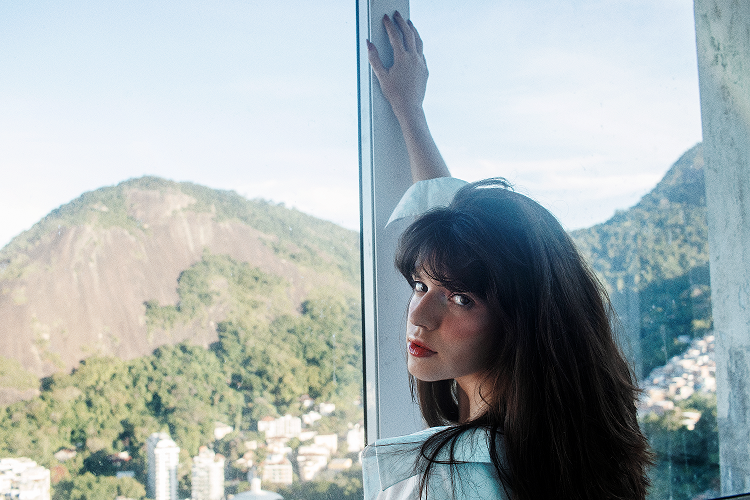 Descobertas Groover - Visceral e instenso ''Suficiente'' novo single de Maielle é a nova aposta da artista para o fim do ano