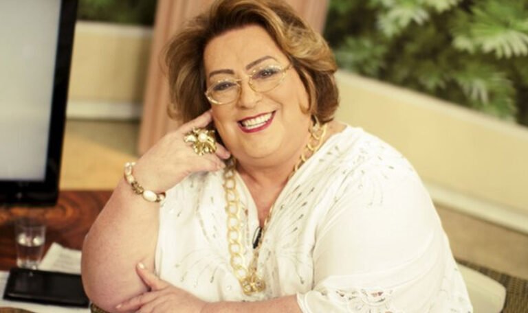 Mamma Bruschetta é socorrida às pressas após se engasgar na RedeTV! 46 Mamma Bruschetta
