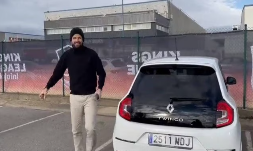 VÍDEO: Após alfinetada em música de Shakira, Piqué chega a evento dirigindo um Twingo
