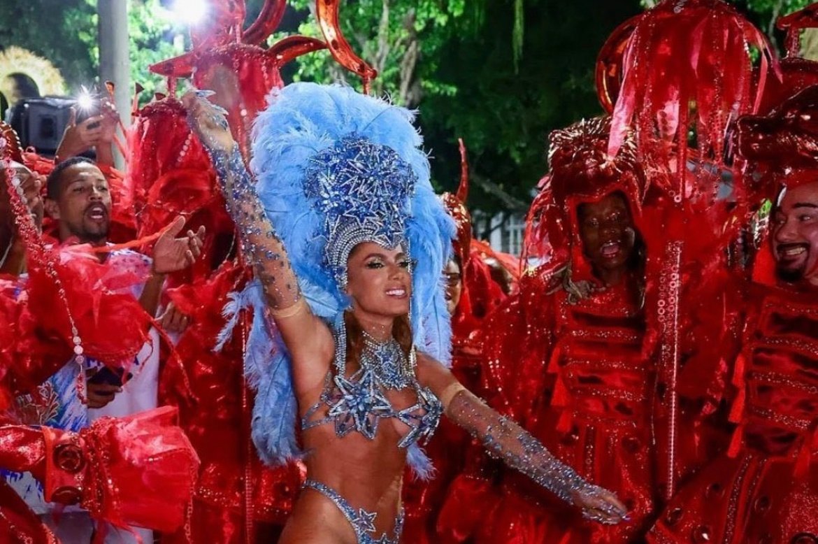 Anitta grava clipe na Marquês de Sapucaí, no Rio