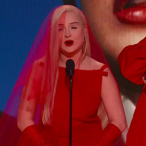 Kim Petras é a primeira mulher trans a vencer um Grammy