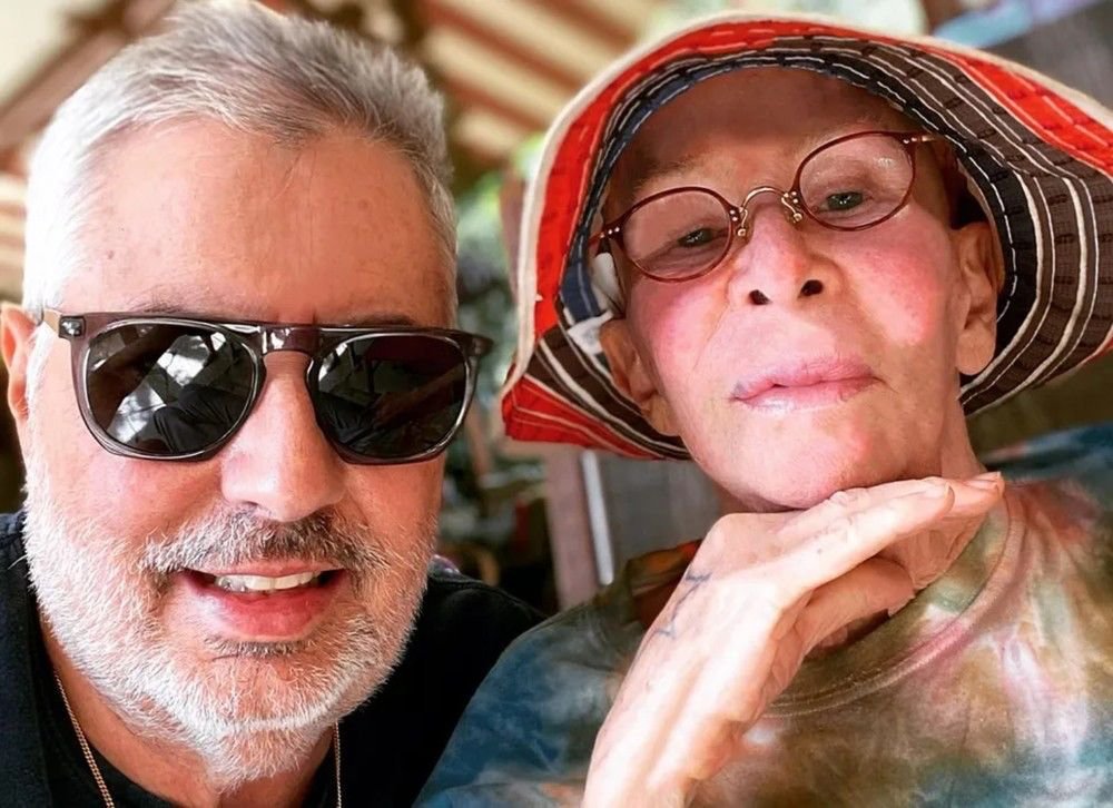 Filho de Rita Lee desmente boato sobre morte da mãe