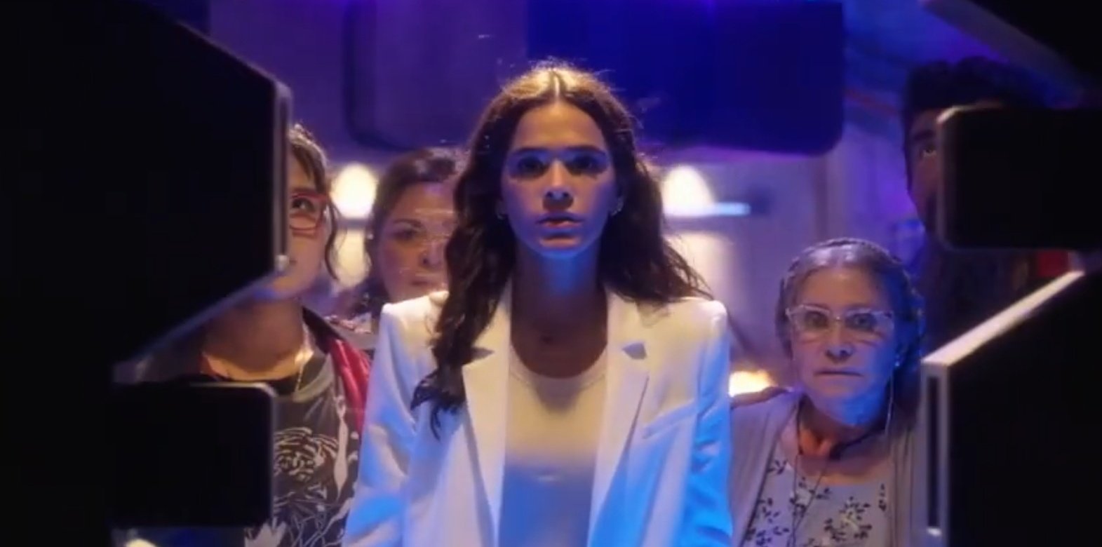 Com Bruna Marquezine no elenco, veja o trailer de "Besouro Azul"