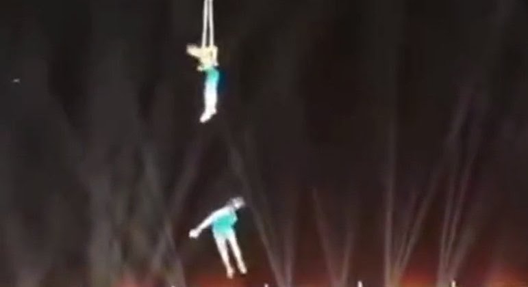 VÍDEO: Acrobata morre ao cair durante apresentação em circo na China