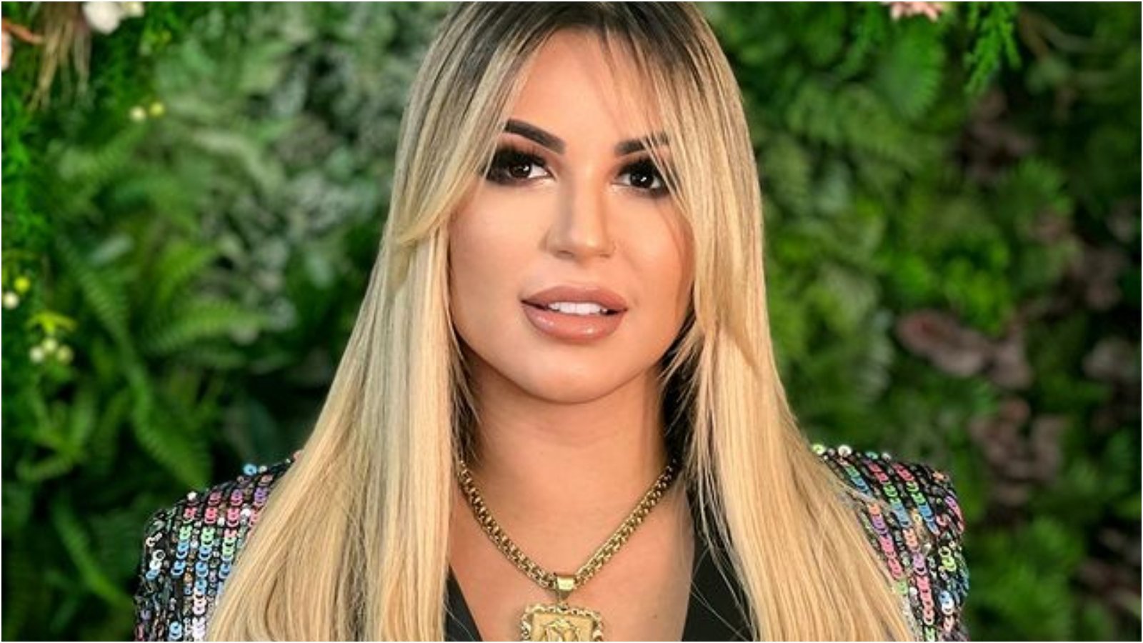 Deolane Bezerra