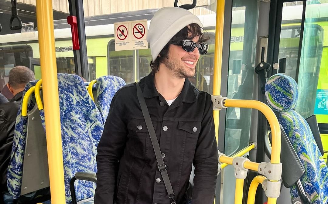 Fiuk anda de ônibus pela primeira vez e vira piada na web
