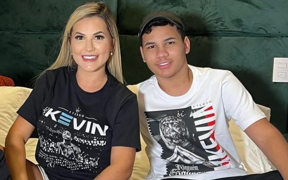 Deolane Bezerra
