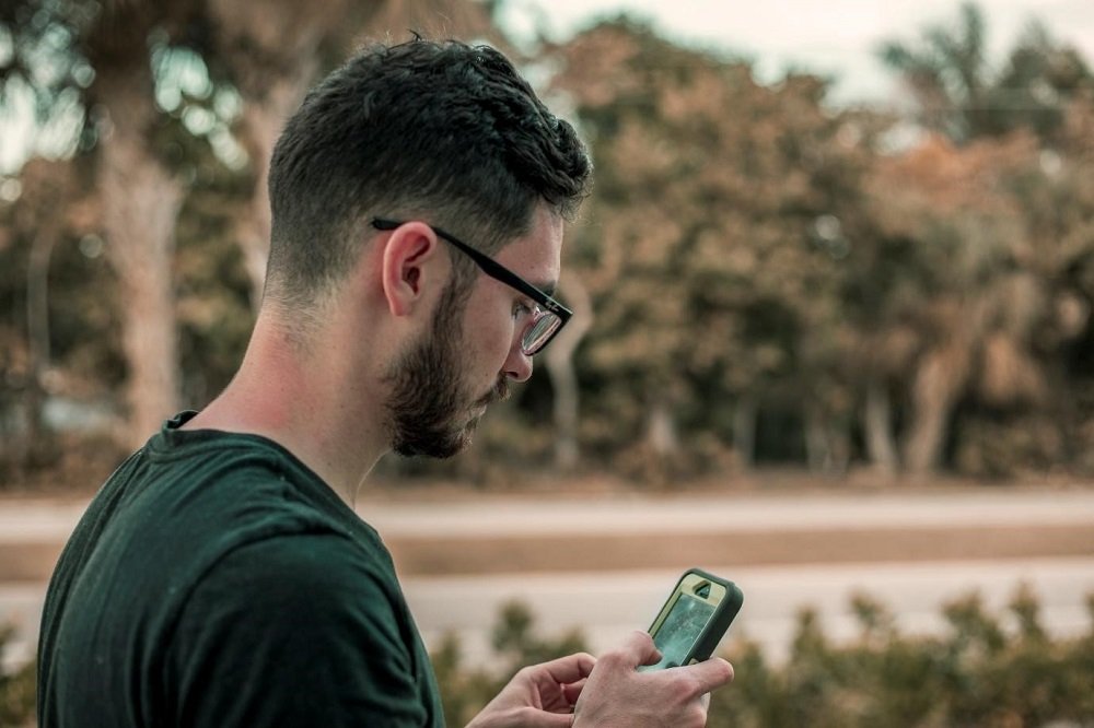 Apps anti-namoro em alta: será que farão sucesso entre alguns famosos?