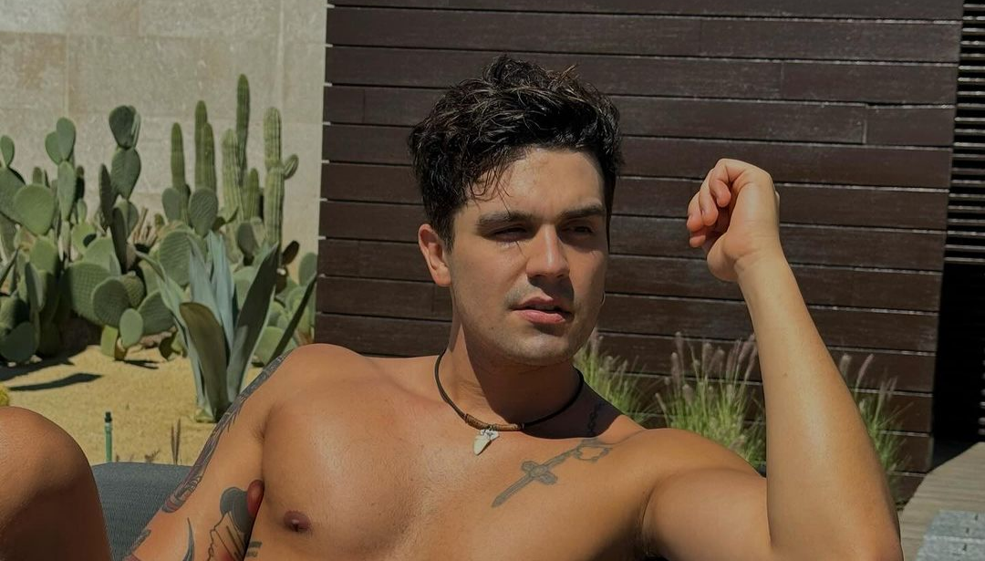 Luan Santana sensualiza na web e agita fãs