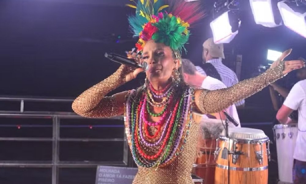 Abalada após explosão em trio, Ivete Sangalo chora e cogita ser seu último Carnaval: "Despedida"; veja vídeo