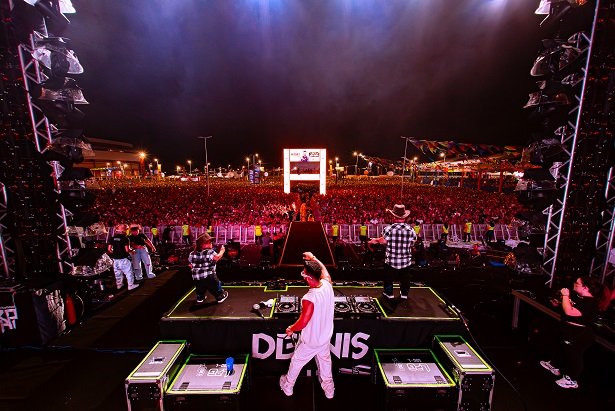 Resenha: Baile do Dennis agita São Paulo no Campo de Marte