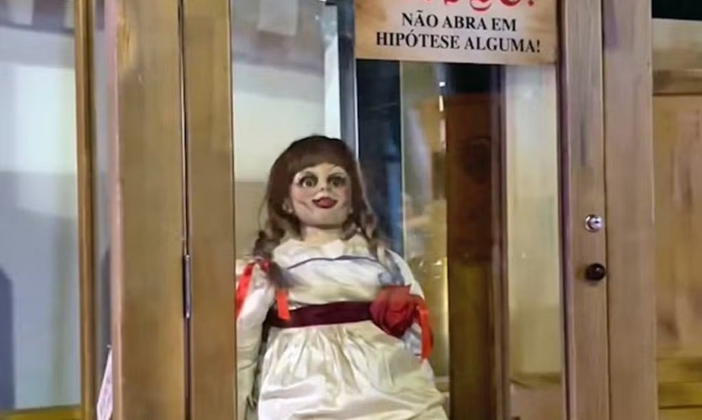 Incêndio na exposição da Casa Warner destói boneca Annabelle; veja vídeo