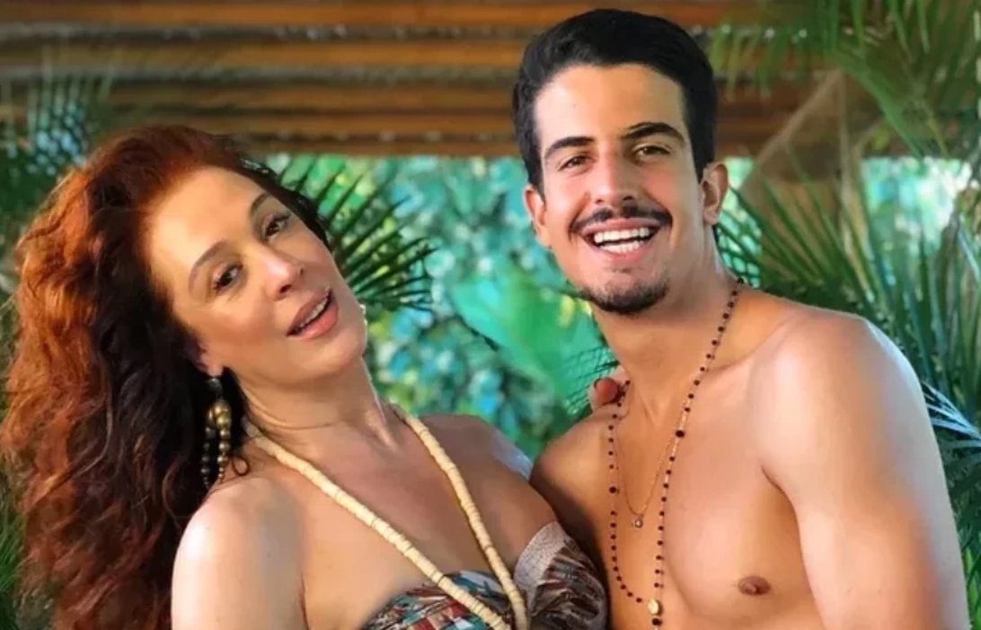 Claudia Raia diz que Enzo usava placa para avisar que estava se m4sturb4ndo