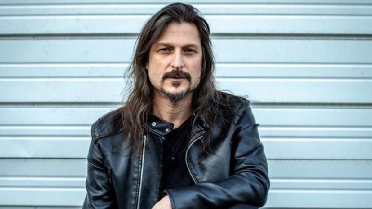 Laudo técnico de guitarrista do Angra pode provar plágio de Adele