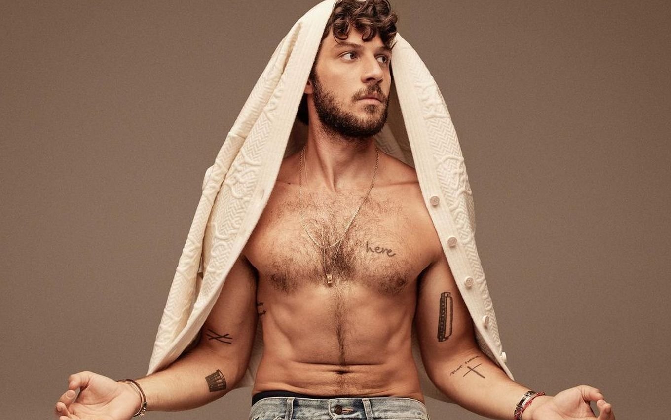 Chay Suede detona pornografia e faz crítica ao consumo exagerado: "Destruiu a sexualidade"