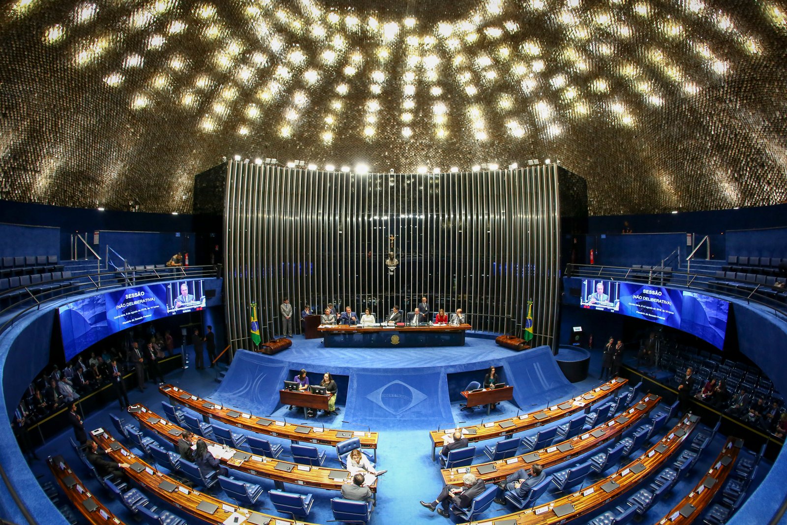 Senado brasileiro adota jornada 4x3: trabalhou três dias? Ganhou uma folga