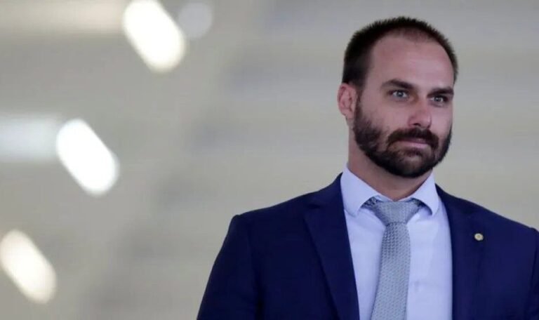 Eduardo Bolsonaro é demitido da Polícia Federal por abandono de cargo 52 Eduardo Bolsonaro