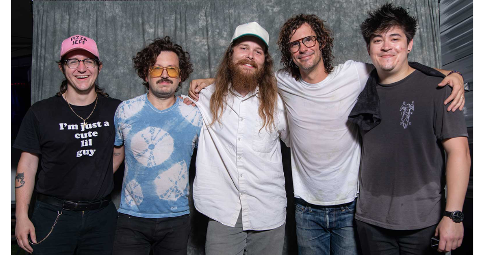 White Denin substitui Fontaines D.C no line-up do Lollapalooza Brasil