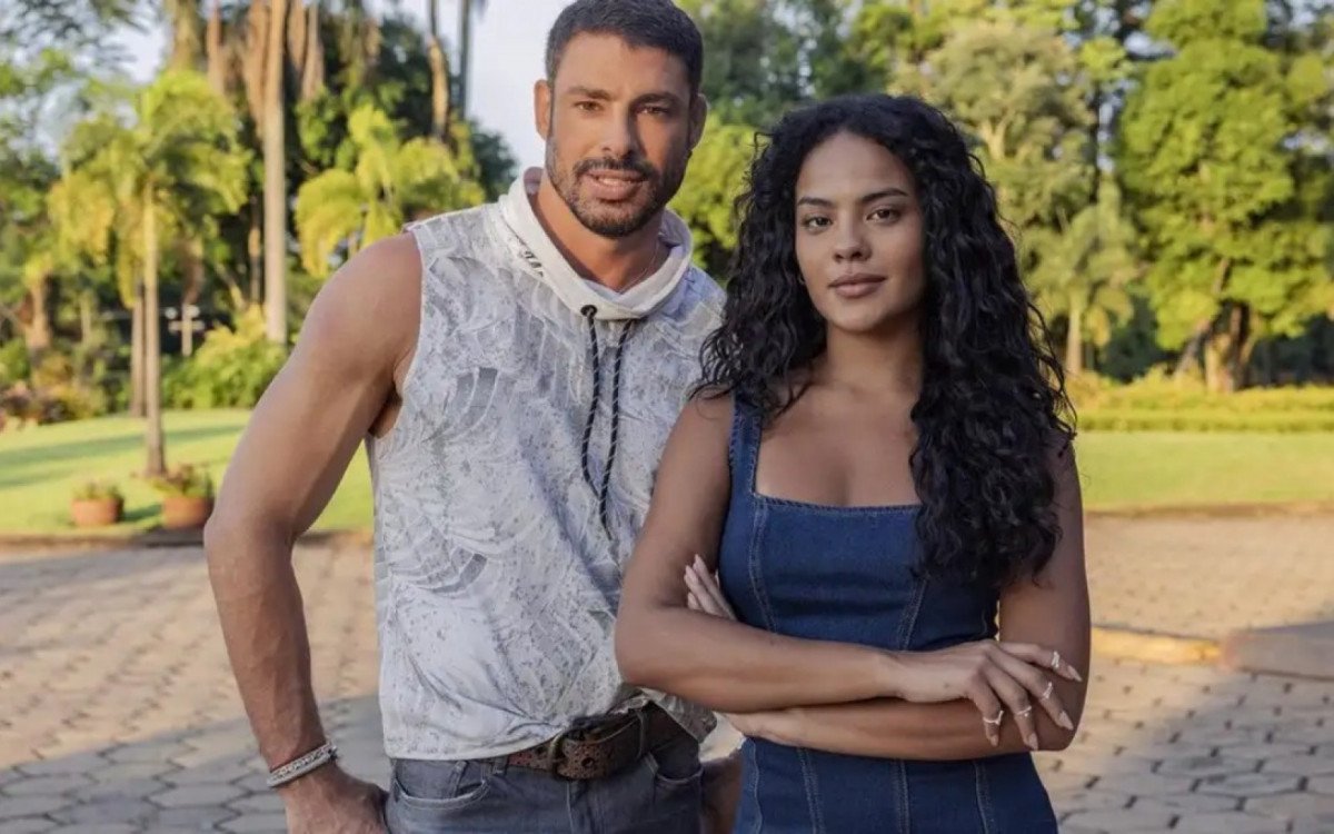 Bella Campos teria reclamado do mau cheiro de Cauã Reymond; ator não gostou