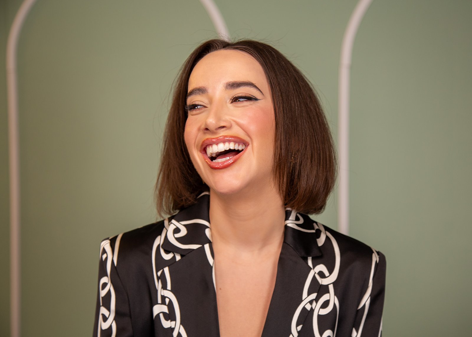 Manola lança a terceira temporada do podcast "Que Não Saia Daqui" com foco em bem-estar e convidados especiais