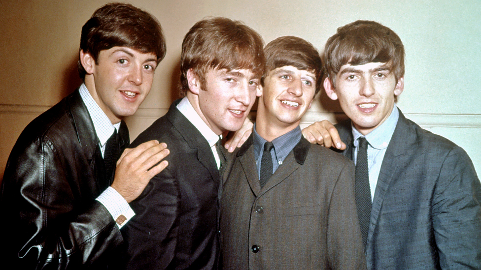 Julia Baird, irmã de John Lennon, critica escolha do elenco dos filmes biográficos dos Beatles