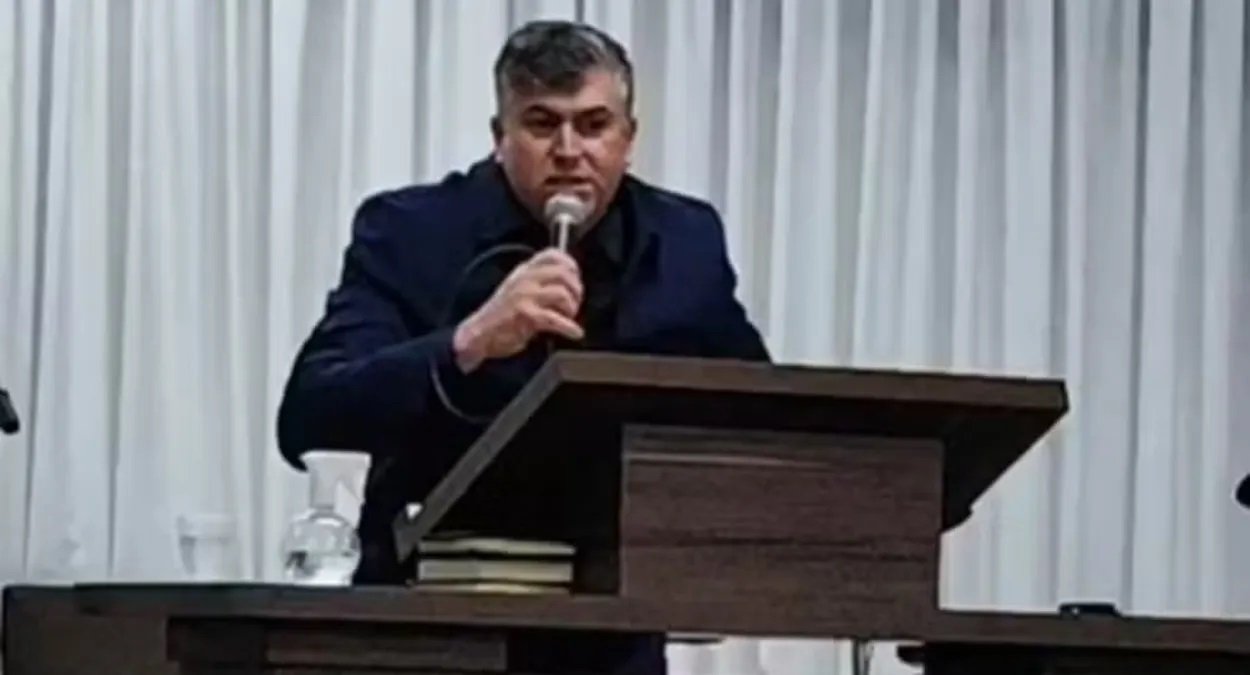 Pastor morre durante pregação ao vivo em culto no RS